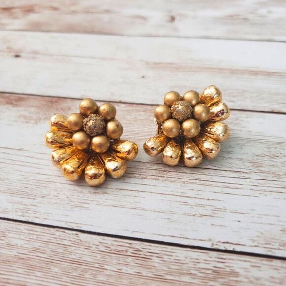 Vintage Clip On Earrings Bronzey Gold Tone Fancy Statement - Picture 2 of 4